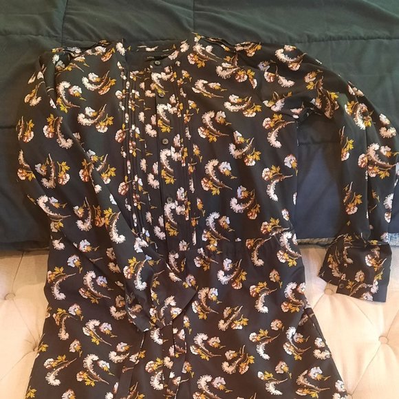 Banana Republic Dresses & Skirts - Banana Republic Button Down Dress